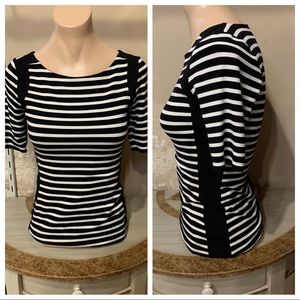 2 for $20🍒. ♠️Stretchy Black & White Top♠️